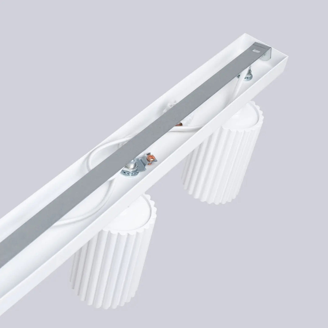 Plafonnier karbon allie blanc à double tête led avec design minimaliste et ampoules gu10 interchangeables en métal