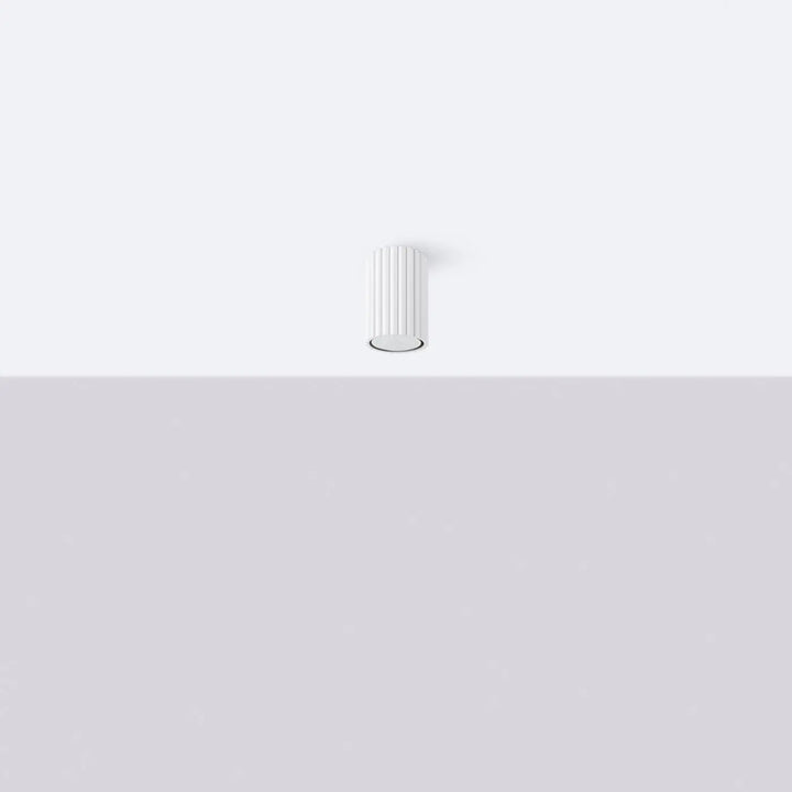 Luminaire plafonnier karbon 10 blanc avec ampoules gu10 interchangeables et design minimaliste vertical râpé