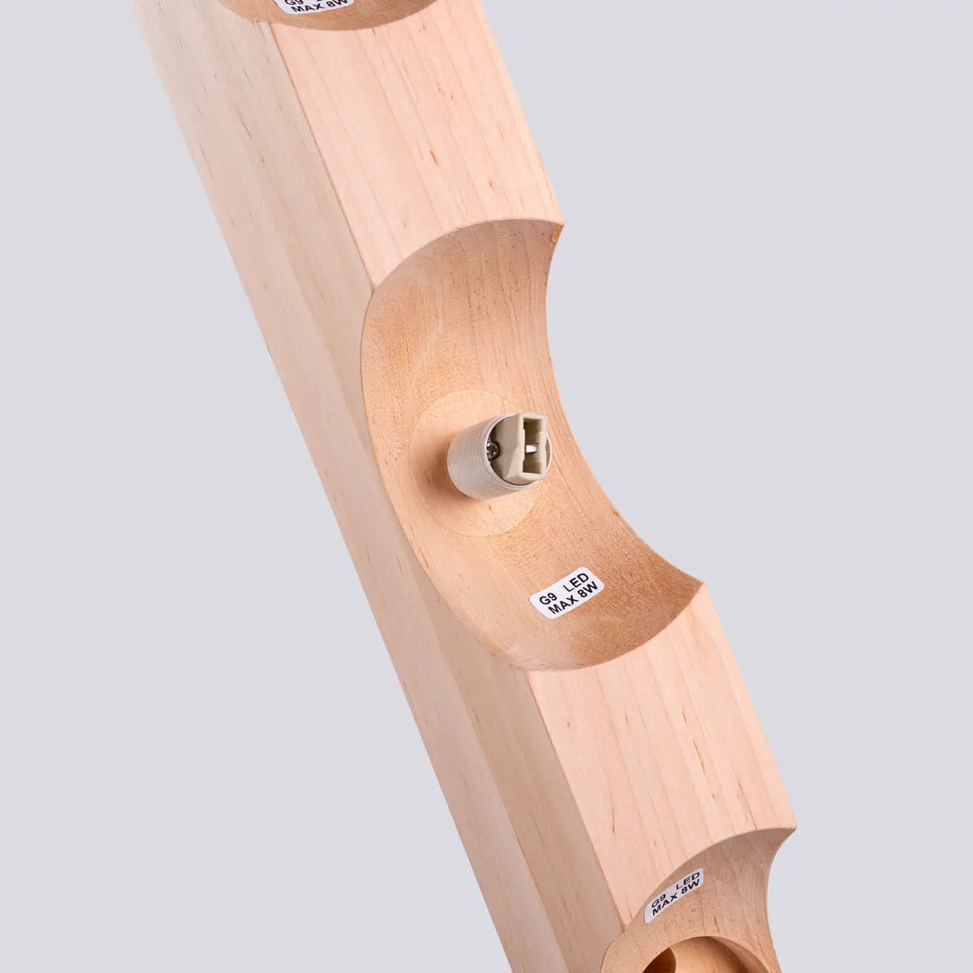 Luminaire plafonnier bulbo 3 en bois naturel avec forme minimaliste et combinaison naturelle intégrant douilles g9 led