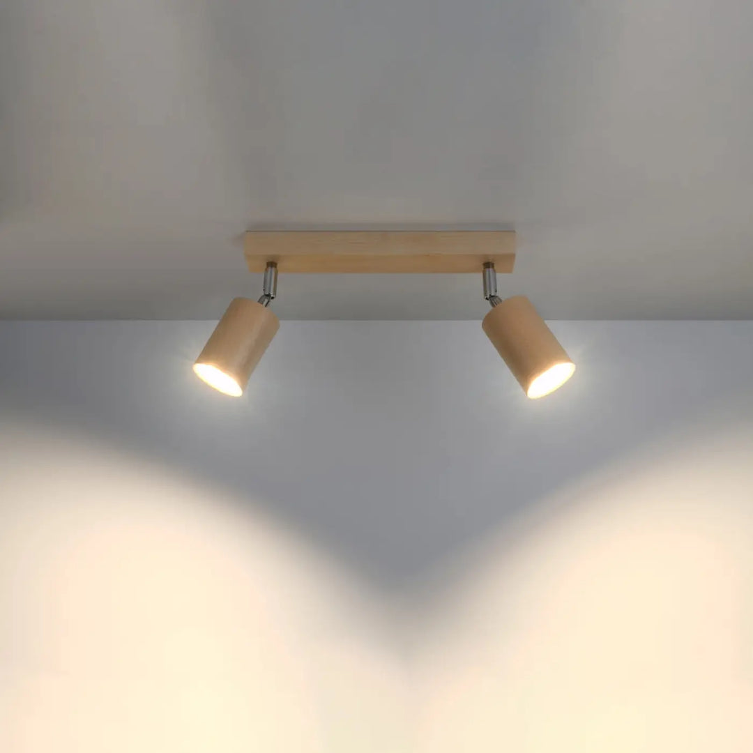 Luminaire plafonnier berg 2 avec abat-jours berg en bois naturel et deux têtes cylindriques ajustables à forme simple