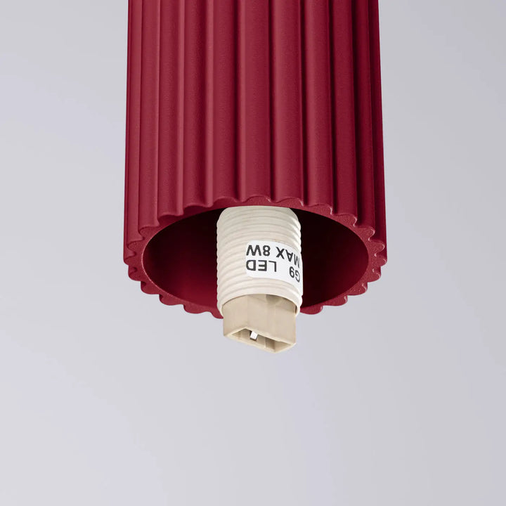 Lampe halo plafonnier bordeaux avec abat-jour cylindrique rouge texturé et base ampoule led blanche pour bureau décorative