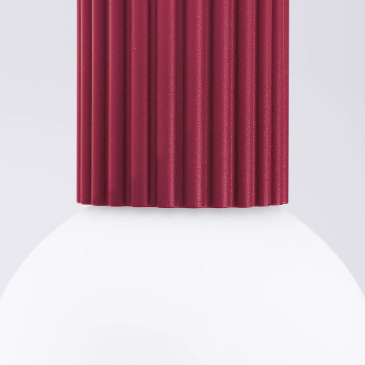 Luminaire plafonnier halo bordeaux avec abat-jour en tissu côtelé rouge profond et finition mate pour bureau décorative