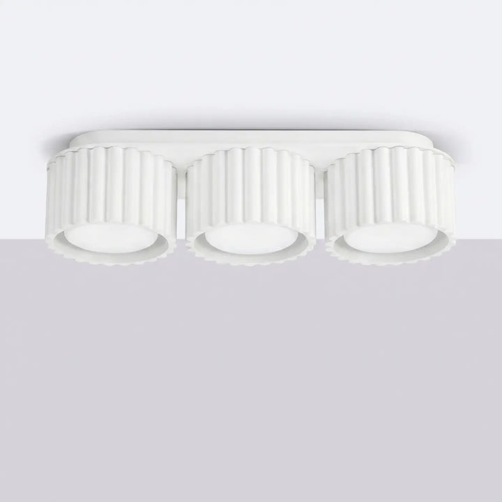 Luminaire Plafonnier blanc éteinte, vue rapprochée