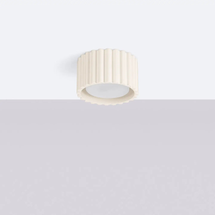 Luminaire Plafonnier beige éteinte, vue rapprochée