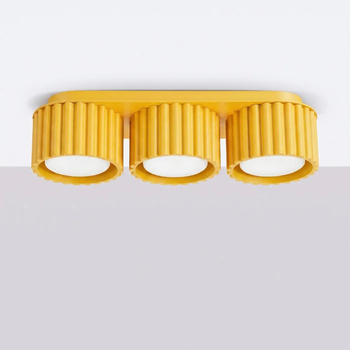 Luminaire Plafonnier jaune éteinte, vue rapprochée
