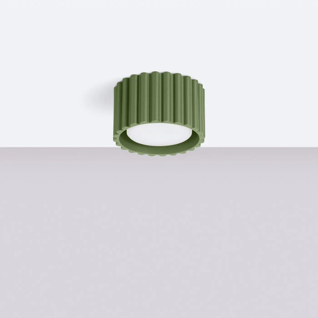 Luminaire Plafonnier vert olive éteinte, vue rapprochée