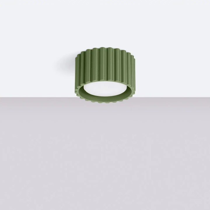 Luminaire Plafonnier vert olive éteinte, vue rapprochée