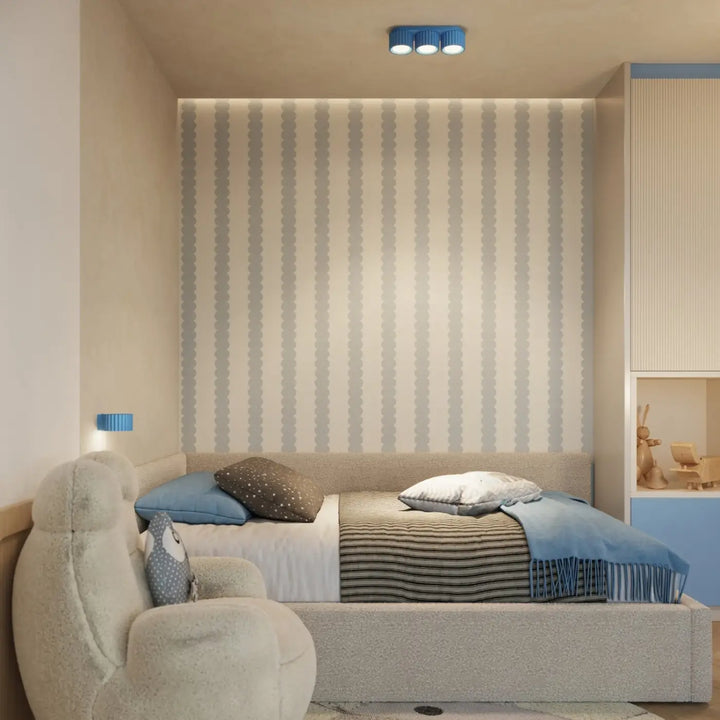 Luminaire Plafonnier bleu clair dans un intérieur contemporain