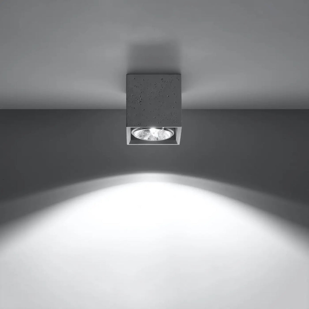 Plafonnier valde carré en béton durable avec spot encastré lumineux facile à nettoyer pour intérieur moderne
