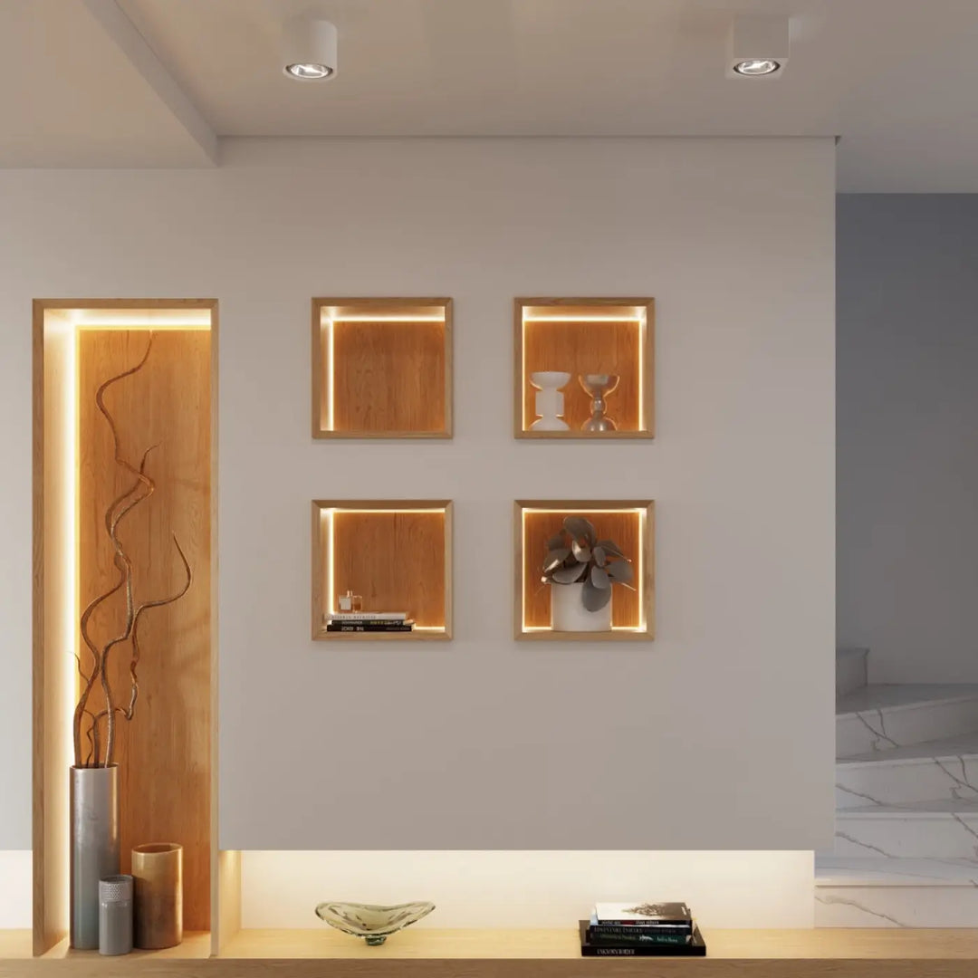 Plafonnier seida en céramique avec étagères murales en bois carré et éclairage led chaleureux créant une atmosphère unique