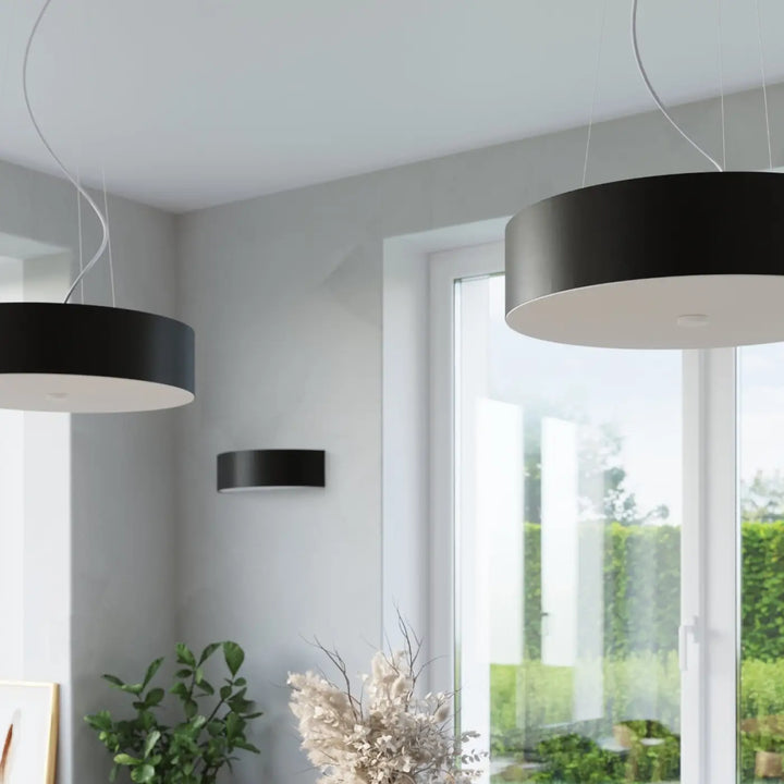 Luminaire plafond skala 60 noir avec suspension cylindrique en acier industriel pour une décoration élégante