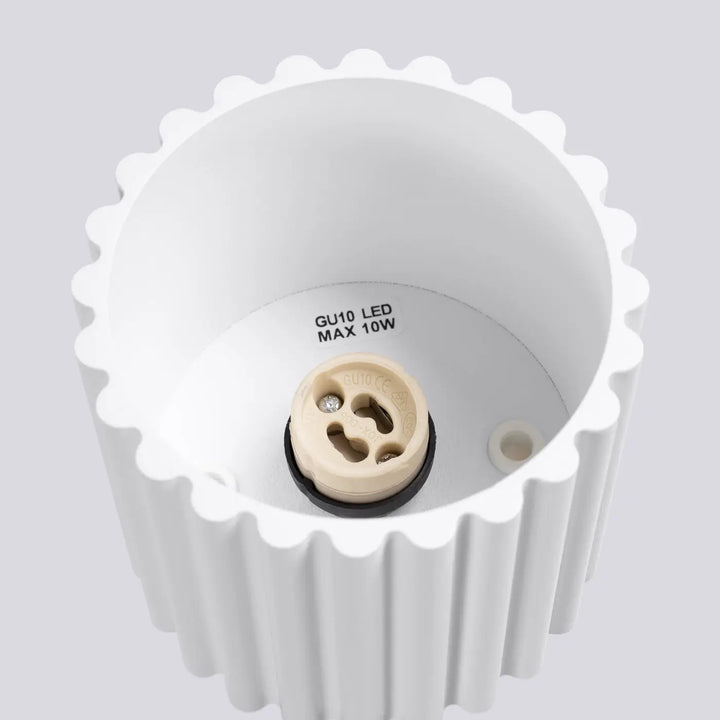 Luminaire plafonnier aura 1 blanc avec porte lampe gu10 led en plastique blanc à forme unique inspirée avec base céramique beige
