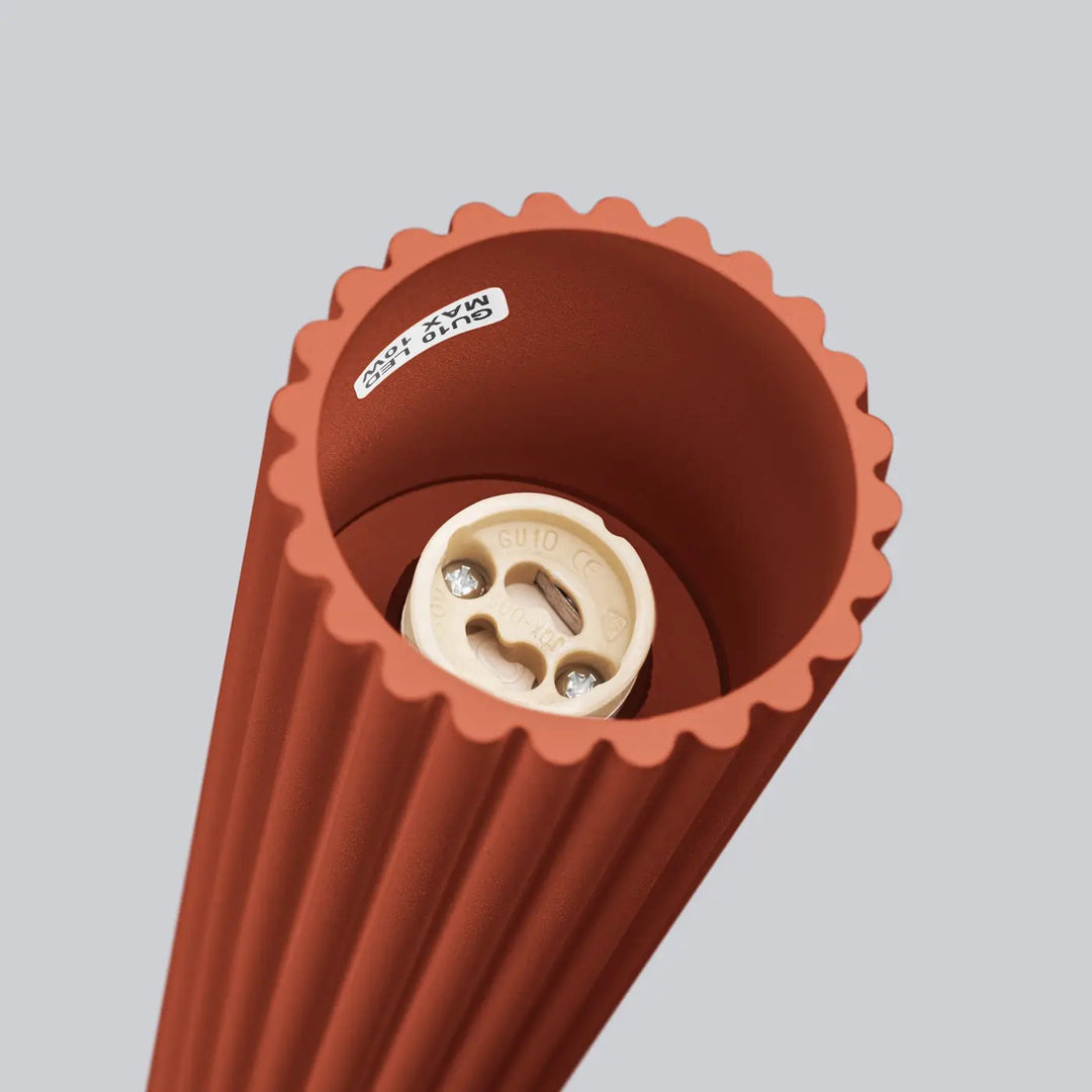 Plafonnier karbon allie avec abat-jour côtelé terracotta à bord festonné et douille e27 pour ampoules gu10 interchangeables