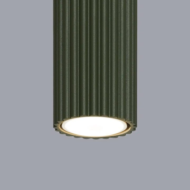 Luminaire plafonnier karbon 30 vert olive avec abat-jour cylindrique cannelé et diffuseur doré à bords festonnés design minimaliste ampoules gu10 interchangeables
