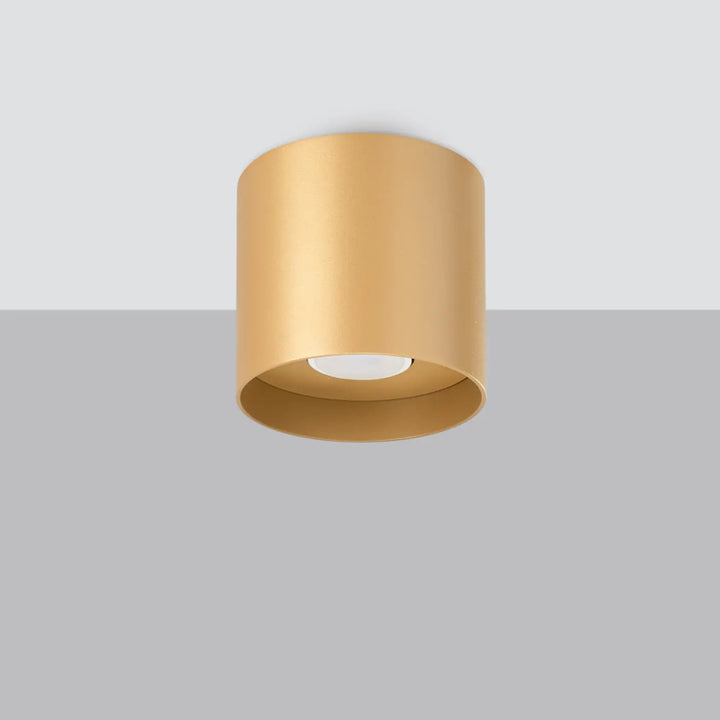 Luminaire plafonnier mika allie simplicité avec finition or cylindrique et design moderne pour plafond mika moderne
