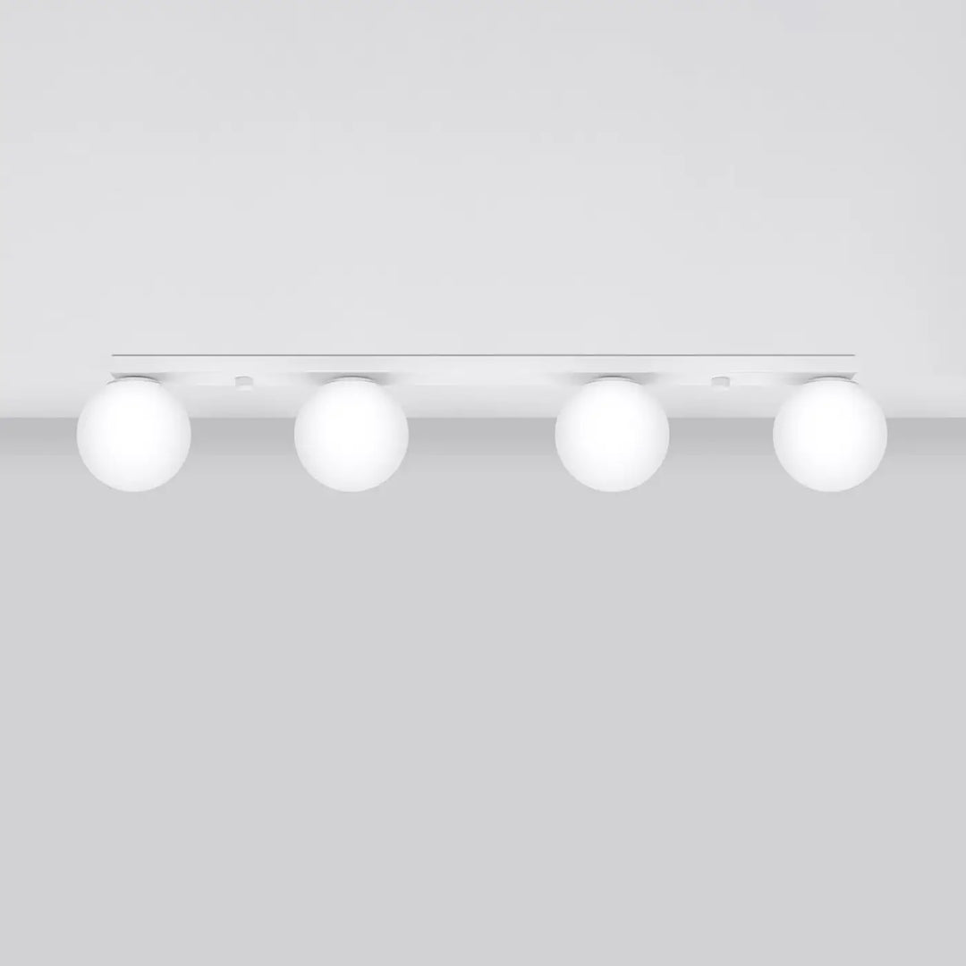 Plafon yoli 4 blanc sphérique avec quatre ampoules réparties pour un luminaire plafonnier classe à part