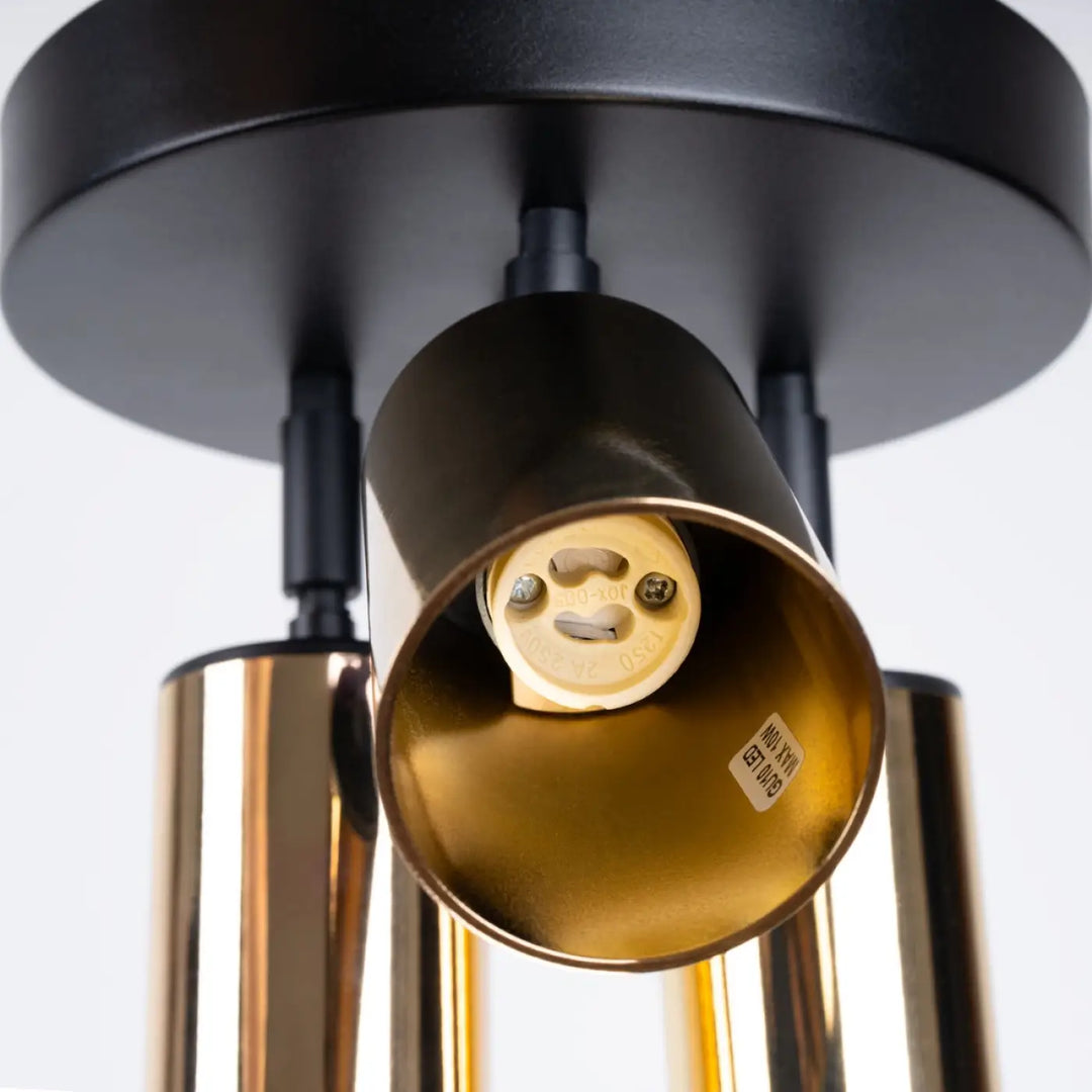Luminaire plafonnier winx 3p noir avec abat-jours cylindriques noirs et dorés allie design moderne et élégance