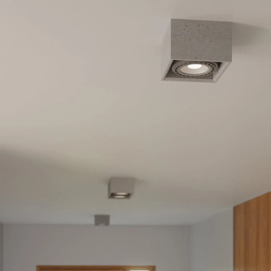 Luminaire plafonnier quarto 2 béton avec finition texturée gris béton et ampoule led encastrée pour plafond quatro
