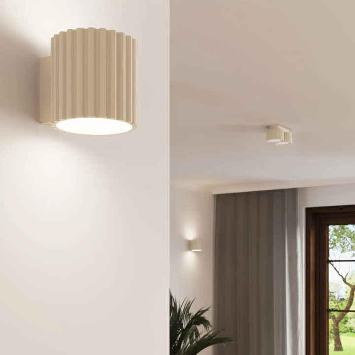 Luminaire plafonnier aura 2 beige en forme unique inspirée avec applique murale crèmée cannelée au design moderne