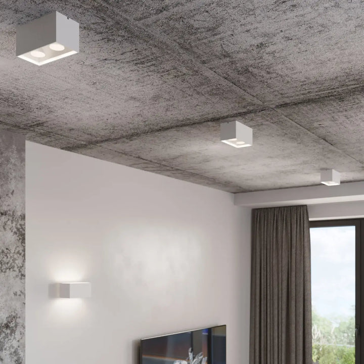 Luminaire plafonnier quad blanc avec fixation murale led design minimaliste parfait pour plafond quad maxi bois naturel