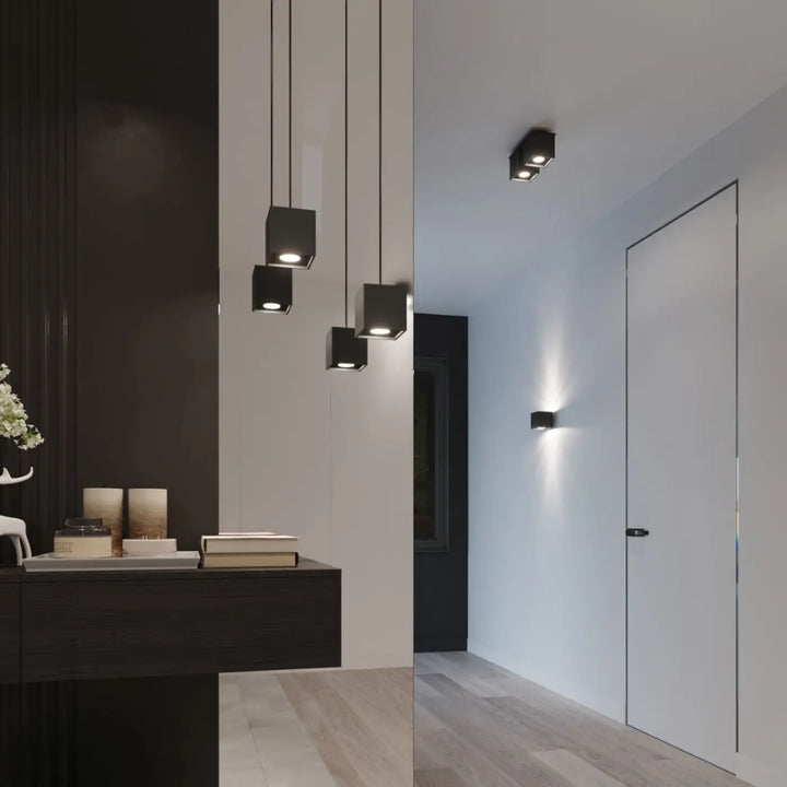 Plafonnier quad 2 noir montées individuellement avec design minimaliste en bois naturel suspendu au plafond