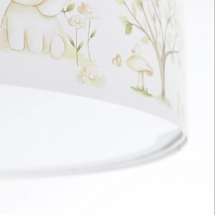 Plafonnier enfant blanc sweet dreams avec abat-jour en tissu illustré déléphant pastel et scène forestière