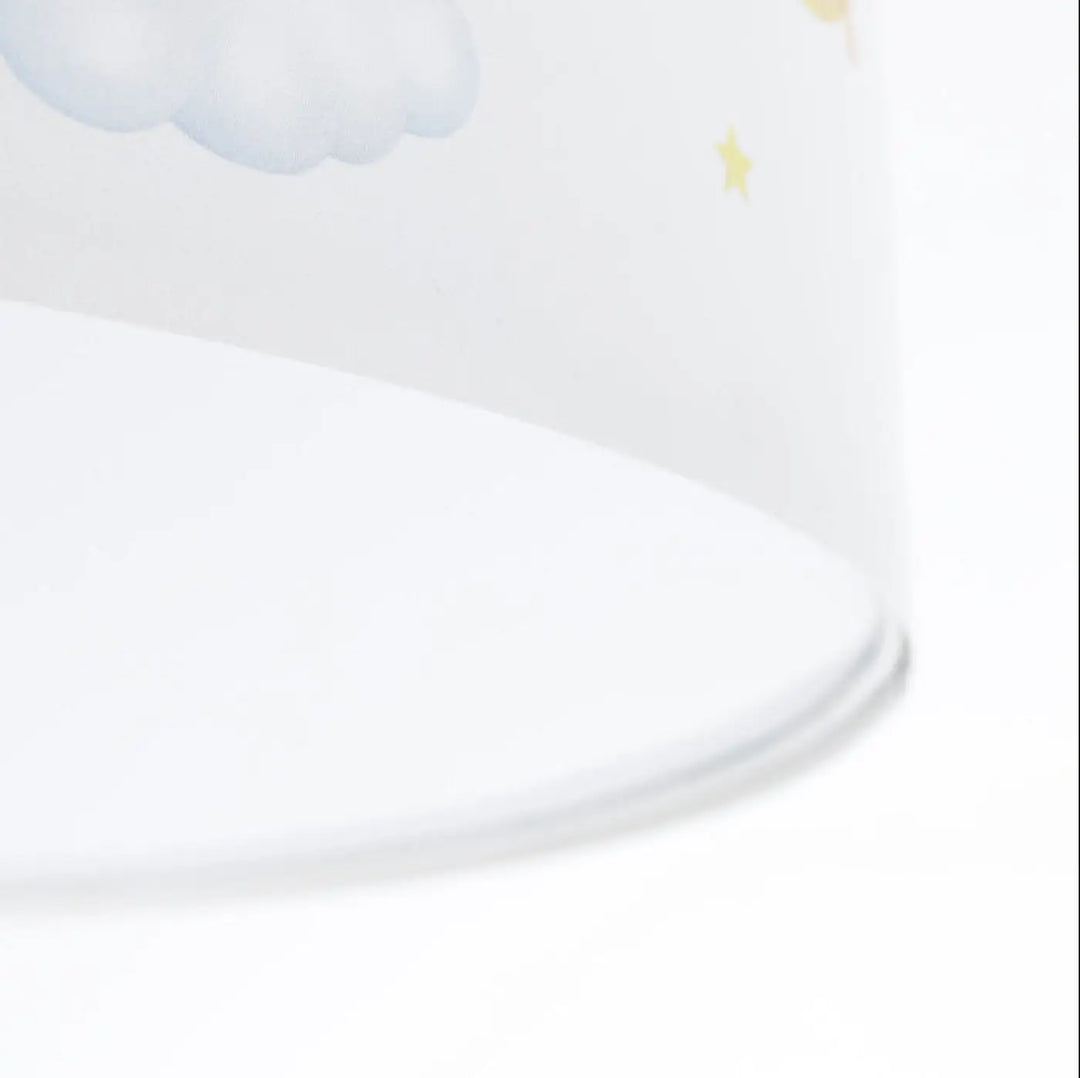 Luminaire plafonnier enfant blanc avec abat-jour doux orné de nuages et étoiles pour chambre d’enfant