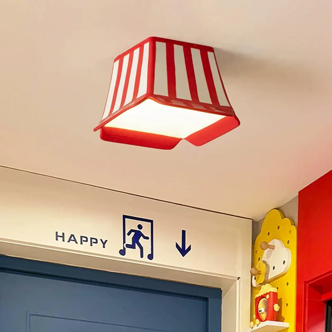 Plafonnier enfant rouge à rayures blanches et rouges en forme carrée pour décoration intérieure ludique