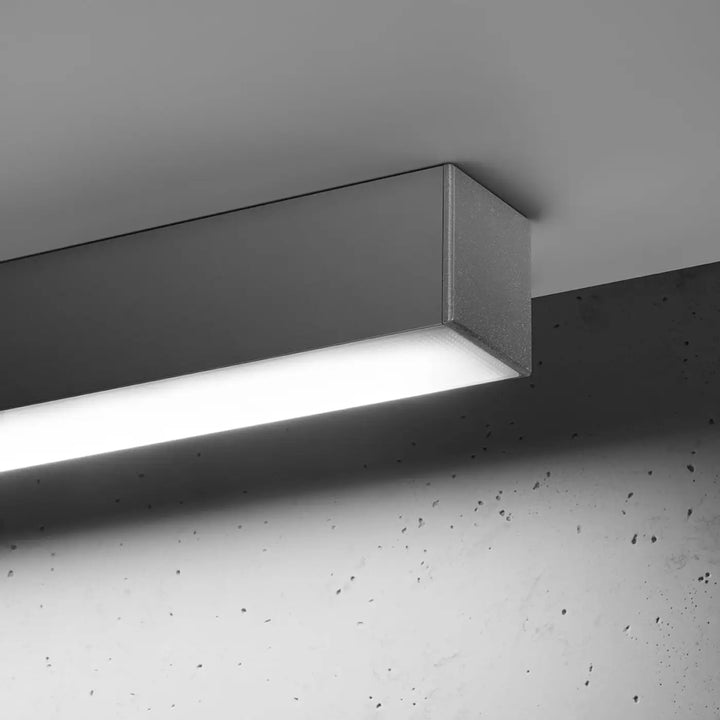 Luminaire plafonnier pinne 90 gris métal avec led intégrée blanc froid 4000k pour différentes tailles et paramètres d’éclairage