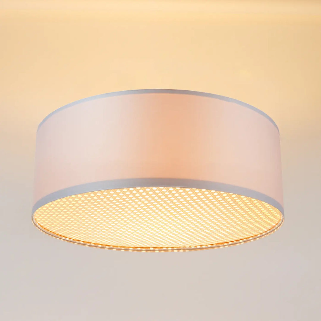 Luminaire plafonnier gris perle cylindre rose doux avec bordure gris glossy et base en maille alvéolée illuminée