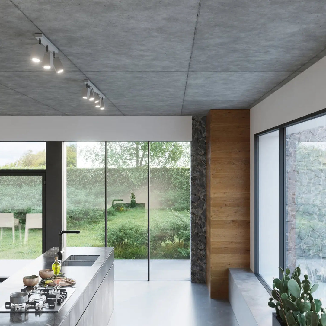Plafonnier moderne merida 4l gris installé dans cuisine minimaliste avec comptoirs inox et robinet noir diriger précisément