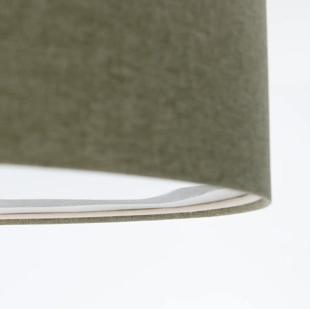 Luminaire plafonnier boho elegant vert gris avec abat-jour en tissu texturé vert olive au design minimaliste