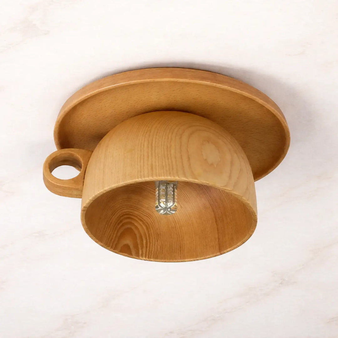 Luminaire plafonnier minimaliste en bois naturel avec forme de tasse à thé et finition miel brun chaleureux