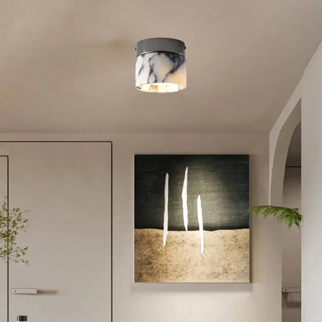Plafonnier moderne marbré luminaire plafonnier gap si avec abat-jour en verre cylindrique motif marbre et base métal grise élégante