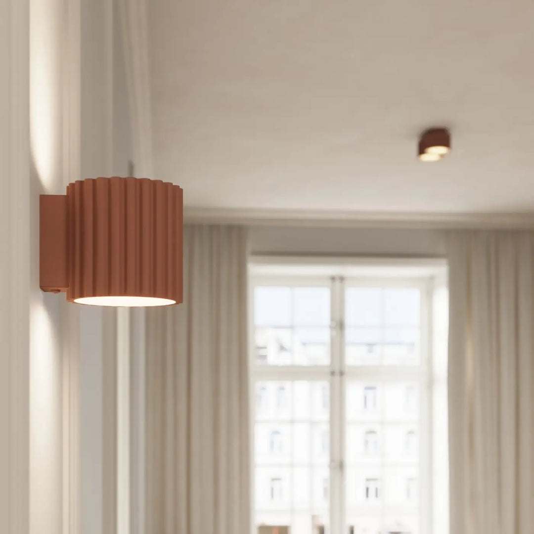 Luminaire plafonnier aura 1 moka en terre cuite avec forme unique inspirée et lumière chaude douce
