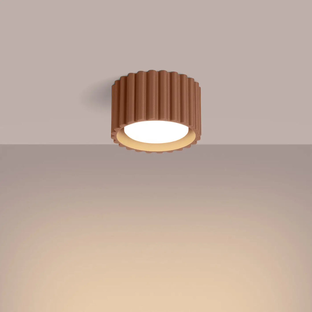 Luminaire plafonnier aura 1 moka en cuivre avec forme unique inspirée et lumière led à éclat chaleureux