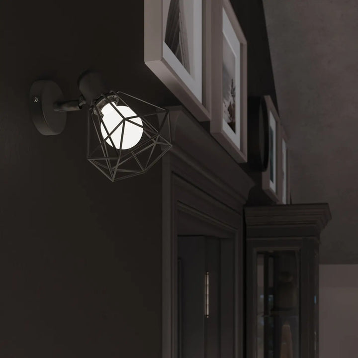 Luminaire plafonnier artemis 3 noir en métal géométrique avec ampoule blanche pour créer une atmosphère intime