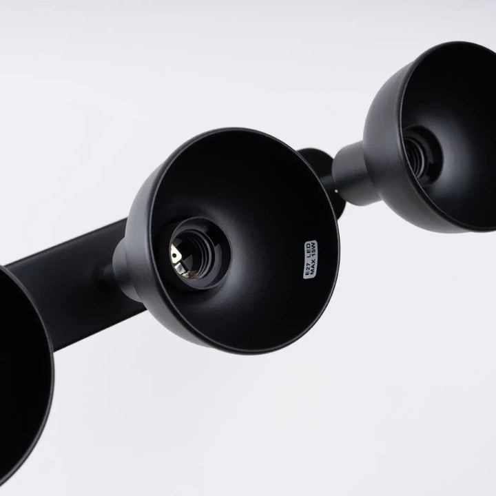 Luminaire plafonnier elba 3 noir en métal mat noir avec trois douilles coniques pour un minimalisme combiné et éléments subtils