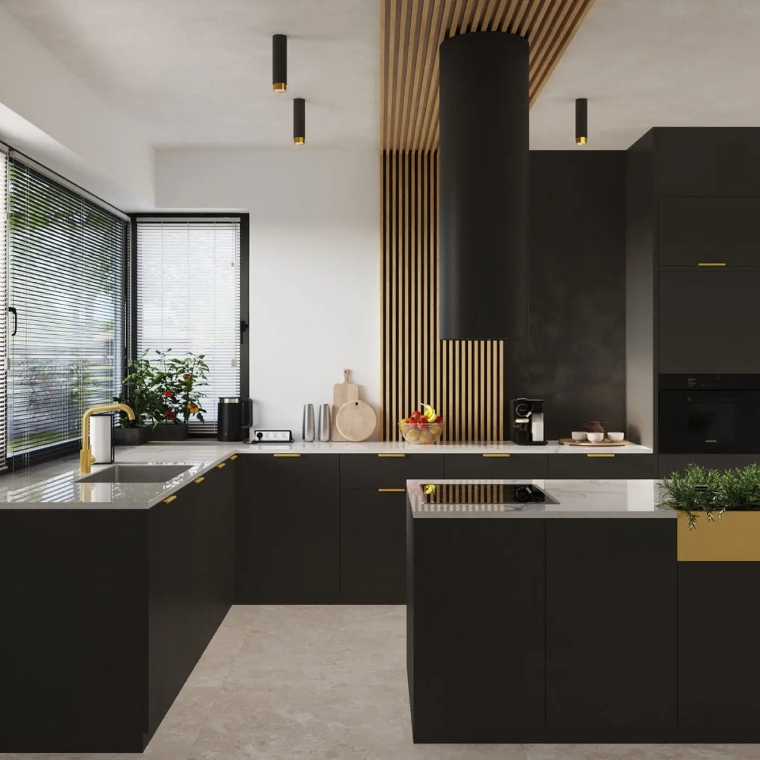 Luminaire plafonnier nero 22,5 en design moderne allie élégance avec un noir et doré sophistiqué sur un îlot cuisine