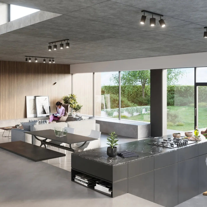 Luminaire plafonnier merida 4l noir au-dessus dîlot de cuisine moderne avec spots merida pour diriger précisément la lumière