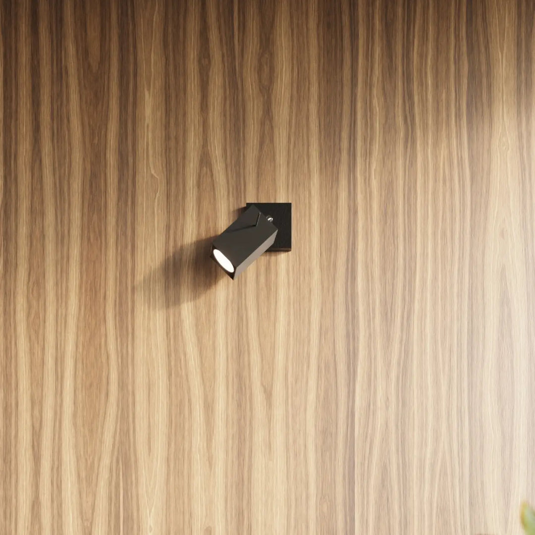 Luminaire plafonnier merida 4 noir avec finition mate noire et design angulaire pour diriger précisément la lumière