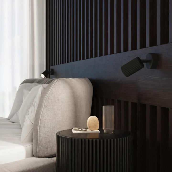 Plafonnier karbon allie lignes subtiles avec ampoules gu10 interchangeables et design minimaliste noir texturé