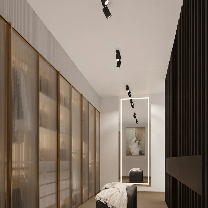 Luminaire plafonnier karbon allie noir avec ampoules gu10 interchangeables et lignes subtiles sur plafond blanc