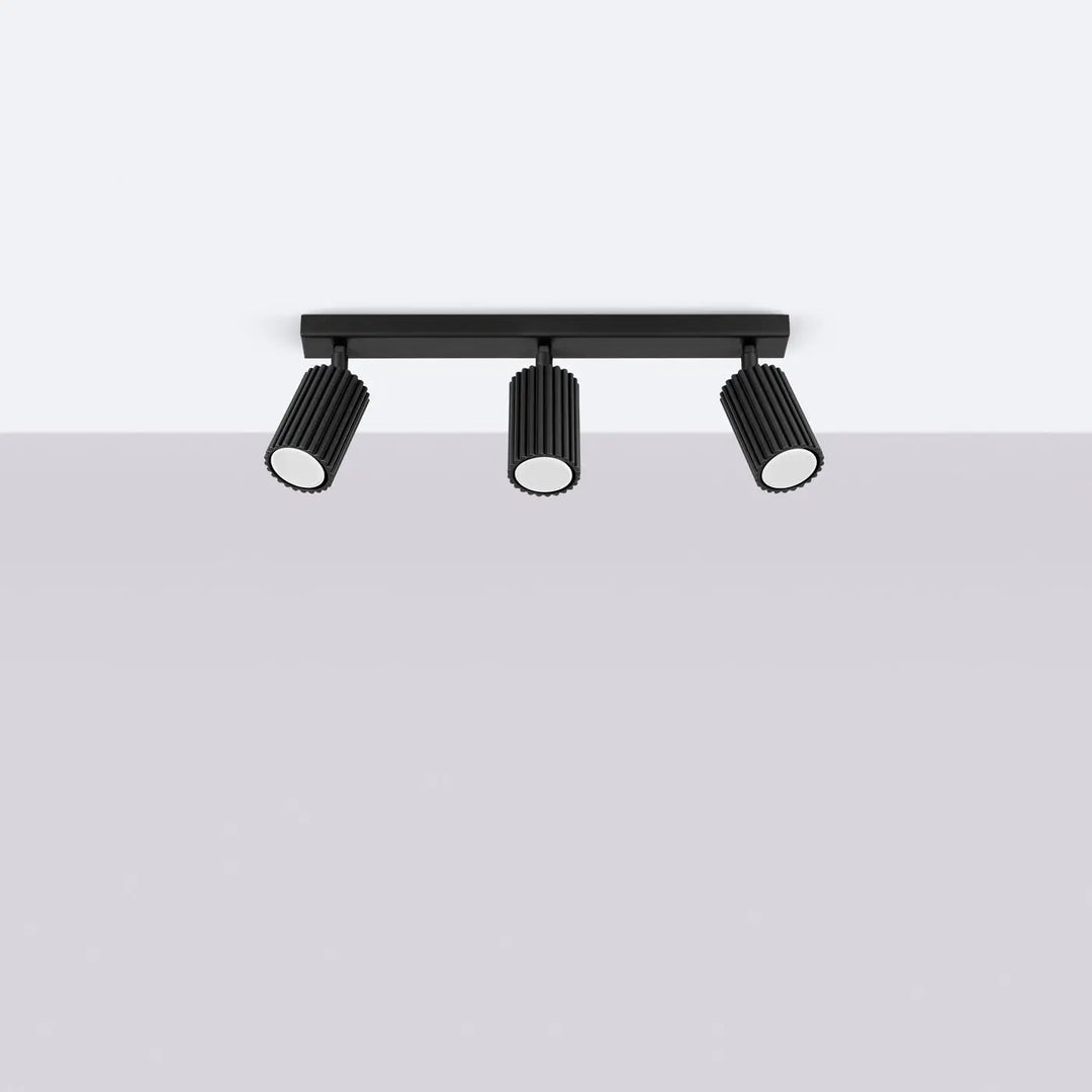 Plafonnier karbon allie noir mat avec trois spots cylindriques rainurés et ampoules gu10 interchangeables aux lignes subtiles