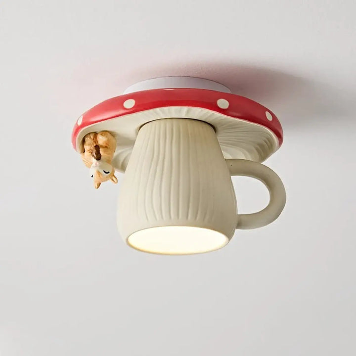 Plafonnier cupcandy lumineux en forme de champignon avec une tête rouge à pois et un écureuil décoratif pour un objet décoratif original