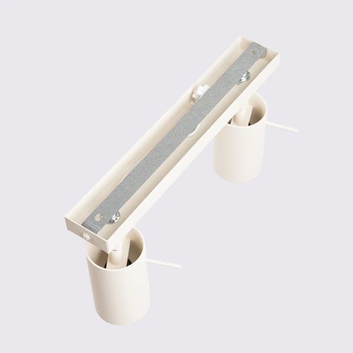 Luminaire plafonnier ring 2 beige avec lampe ring minimalisme moderne et éclairage flexible en bar métallique argenté