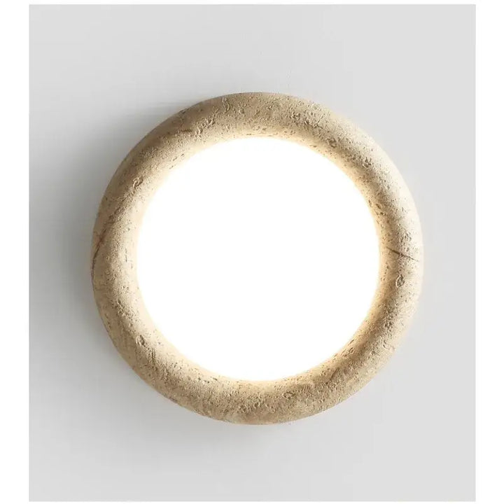 Luminaire plafonnier rond blanc en travertin au style épuré