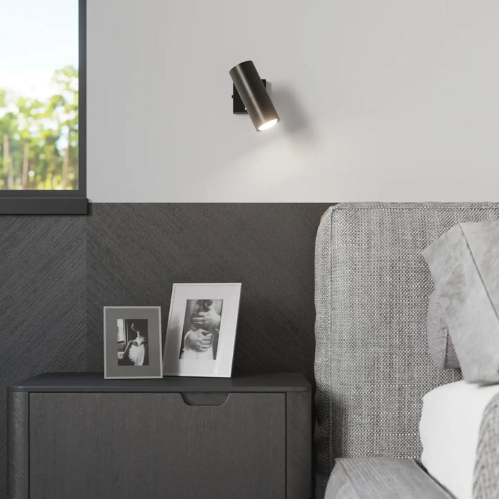 Luminaire plafonnier directione 1 noir avec finition mate et tête ajustable pour un éclairage élégant plafond minimaliste