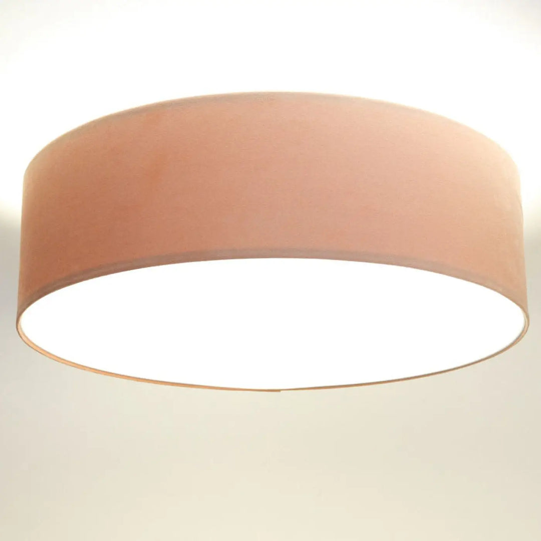 Luminaire plafonnier jasmin avec design cylindrique et tissu rose doux de couleur pêche