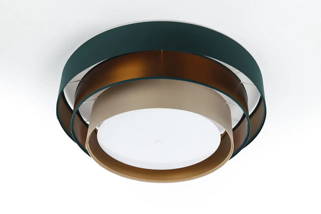 Luminaire plafonnier triniti elegant avec anneaux concentriques en vert mat, beige tissu, et bronze brossé